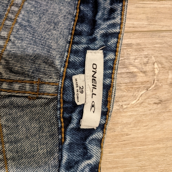 NWT, O'Neill Angus Ripped Denim Shorts, Size 29 - Picture 4 of 7